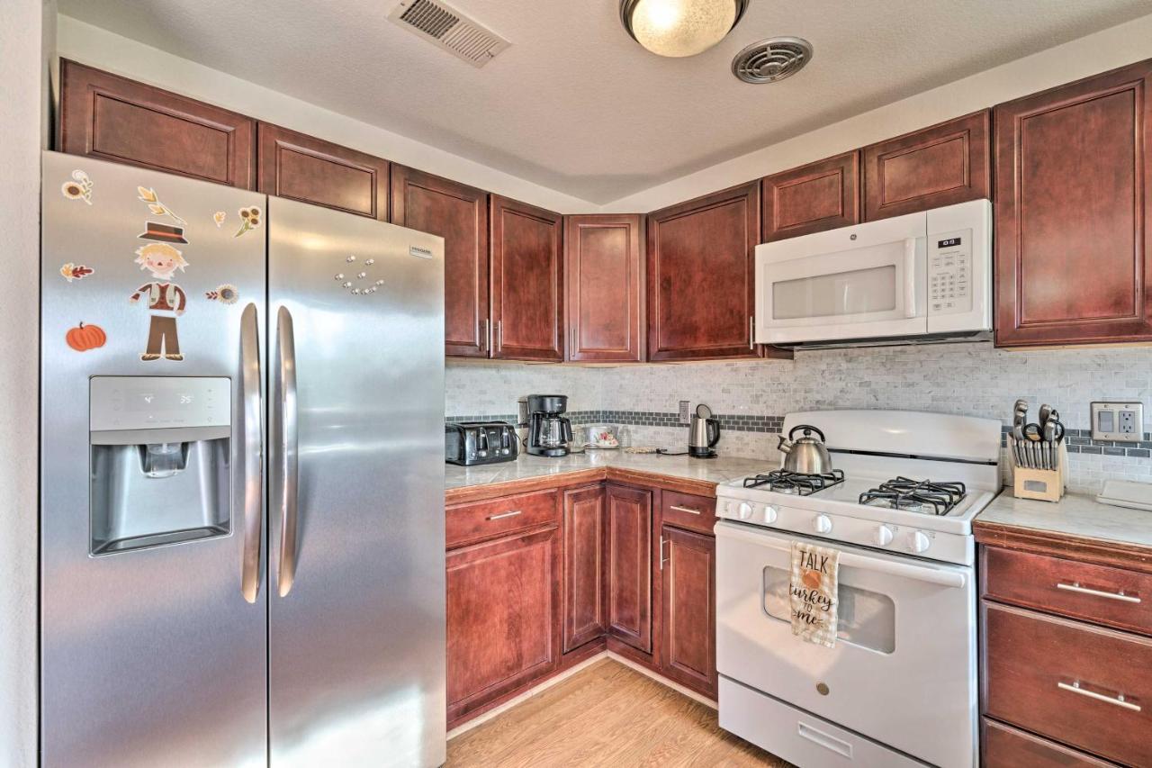 Vegas Oasis Home With Pool And Spa 7 Miles To Strip Las Vegas Luaran gambar