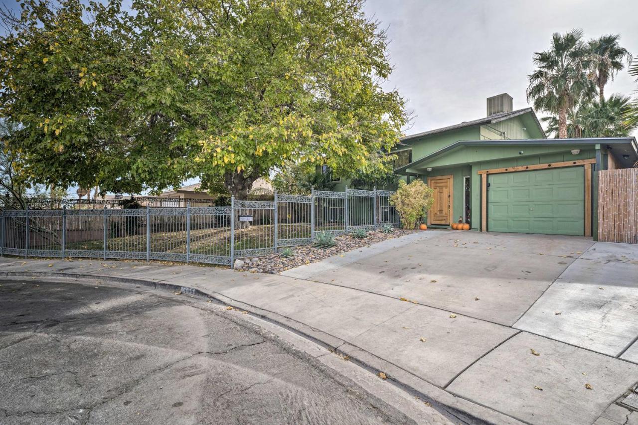Vegas Oasis Home With Pool And Spa 7 Miles To Strip Las Vegas Luaran gambar